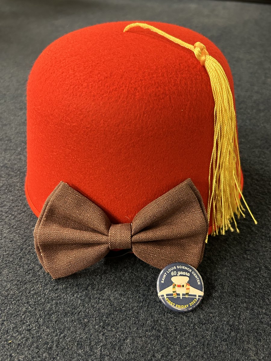 STLScienceCtr's tweet photo. #FirstFridaySLSC 🧣👉https://t.co/GPlE3Vl0Lw https://t.co/YLdXAjWiuq