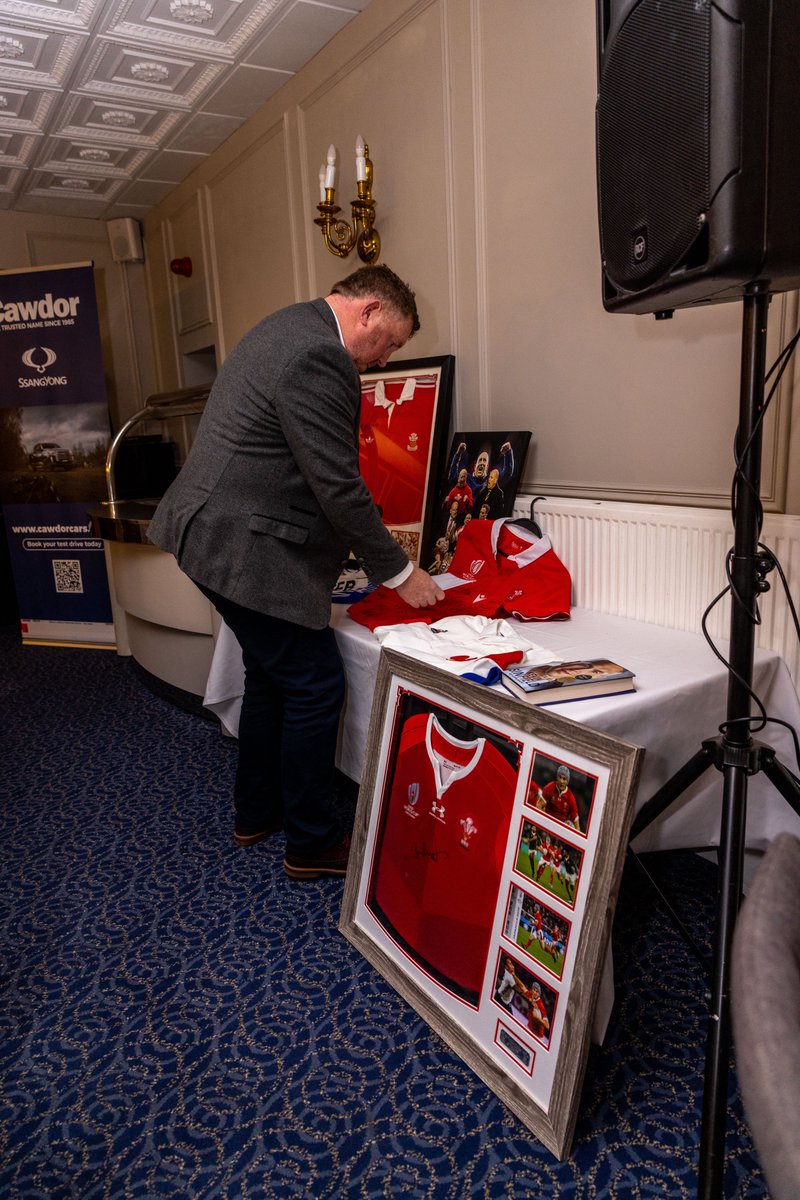 ColinEwart3's tweet image. Some photos from tonight - 29 November 2023: @Go_To_Events - Presents Shaun Edwards night at the Marine Hotel with special guest - Scarlets, Wales and British Lion scrum half Gareth Cawdor Davies and welsh music legend Mal Pope.  (Pic by Colin Ewart/Pitchsideimages) @malpope
