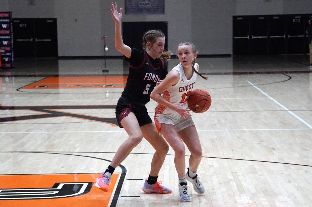ProductionsW7's tweet photo. 📷dump of Fond Du Lac's Ellie Shultis and Morgan Zangl who both led the Cardinals with 10 points and combined for 4 three pointers and 5 rebounds last night! #fondypride #sweetnovember 🏀🏀🏀🏀 @FondyGBB https://t.co/9iIp6CKL9x