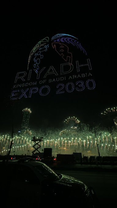 reyouf_sh's tweet photo. هنيئا لنا بوطن عظيم يسارع للمجد والعلياء، من مجد لمجد ومن فرح لفرح وطني الحبيب. 
 #الرياض_إكسبو2030 https://t.co/kuGYE3Db0N