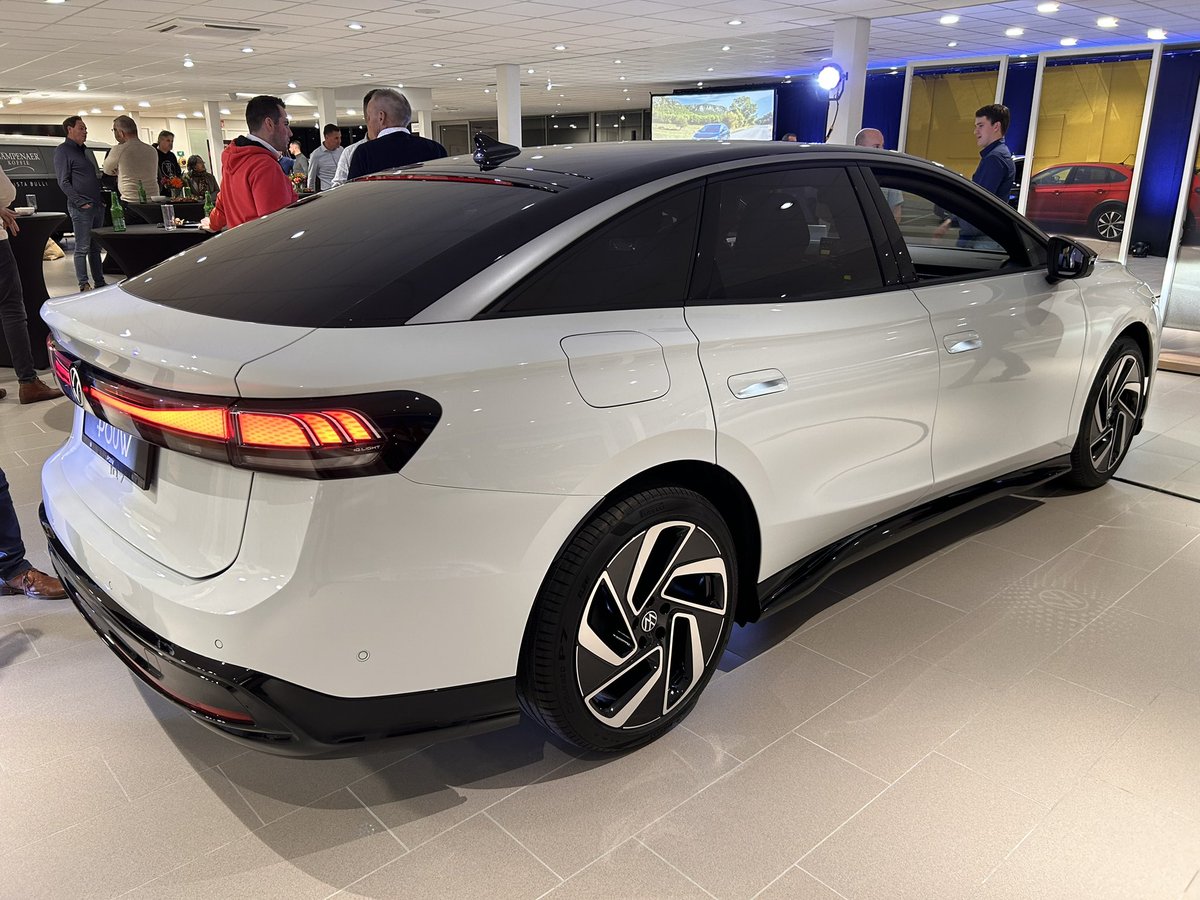 Leuke avond gehad als spreker over elektrisch laden bij Pouw in Kampen tijdens de introductie van de nieuwe ID 7 #EVcharging #VW #ID7 #EVProud