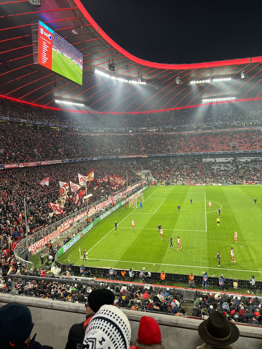 RedhaDelRey's tweet photo. Une soirée européenne au Bayern 🇩🇪 ! 
#FCBFCK https://t.co/8xReTwbFUJ