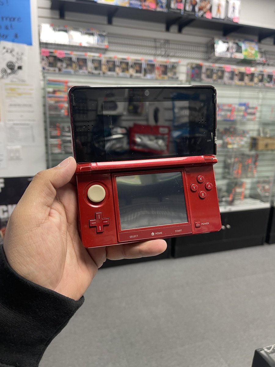 ArcadeBrooklyn's tweet photo. Now available. #3ds #flamered #handheldgaming #onthego https://t.co/rmKkOsB1oe