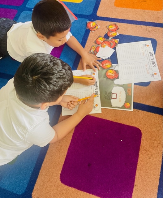 dallasschools's tweet photo. ππ Inside the Classroom: First graders at Annie Webb Blanton Elementary, led by Ms. Brevard, mastered the /oo/ sound by shooting baskets into the correct hoop for words she said! π
#teachbeyondthetest https://t.co/8xulDfRGkl