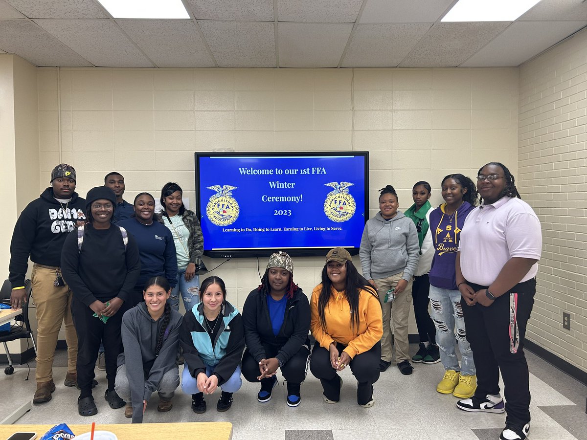 AlcornFFA's tweet photo. From collecting over 1500 plastic bottles, doing our first ever movie night, giving over 300+ hours in community service and much more....we've come to the end of another great semester. 💛💙 https://t.co/AuWoo2U0KG