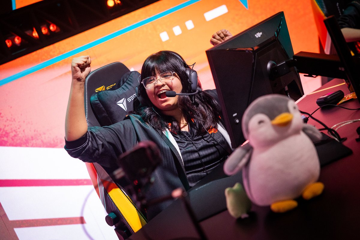 VALO2ASIA's tweet photo. 🇸🇬 TEAM SMG ARE UP 1-0 AGAINST 🇪🇺 G2 GOZEN!

The APAC representatives steal the reigning GC champions' map pick of Bind away from them, 13-8, with Kamiyu and enerii leading the charge.

Next up is Split!

#VALO2ASIA #VCTGameChangers