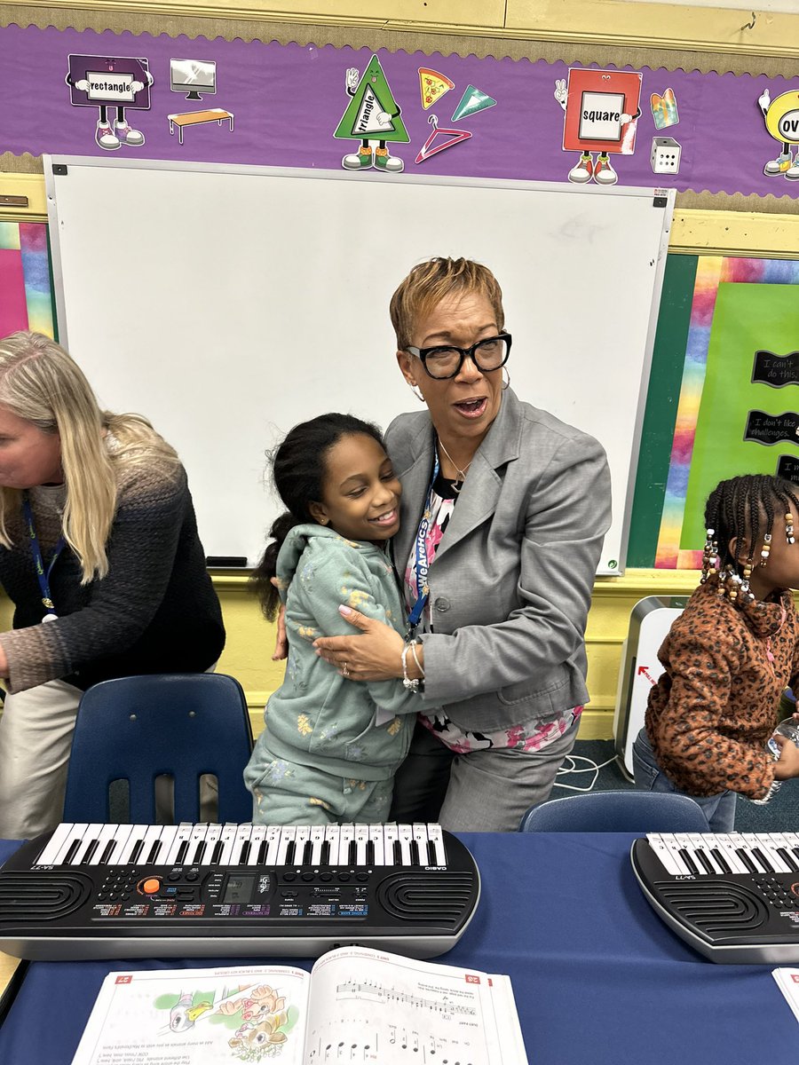 TravisOliver27's tweet photo. Thanks to @HamptonCSchools , @Armstrong_arts , @MrsMRogers87 , and Kelly Dee for creating this opportunity for the students of Armstrong Elementary to not learn to play how to play the piano but also have their play in their first recital. @drsbarreau https://t.co/CUUbfkXkpW