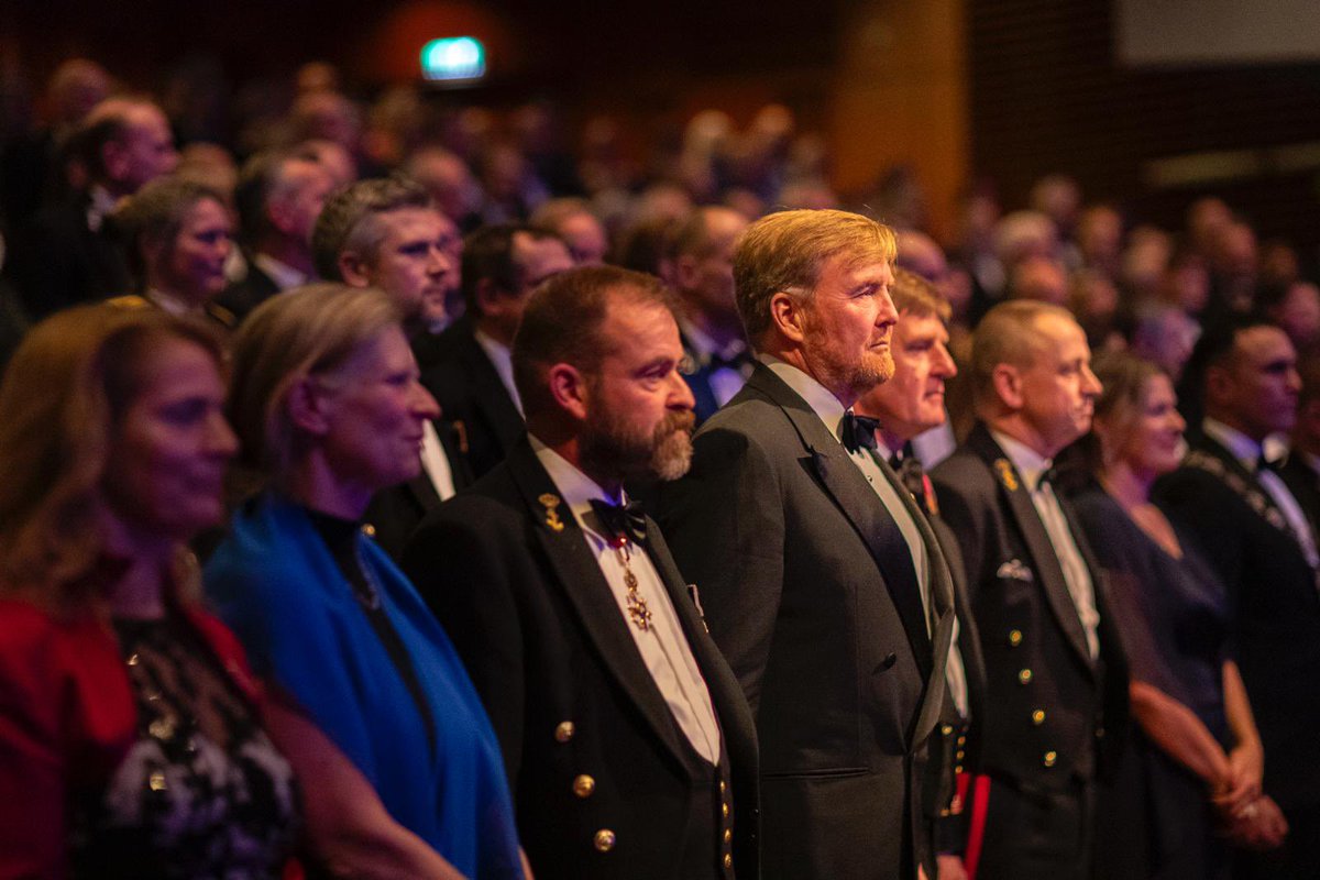 Great musical evening, in the presence of His Majesty the King and the 1SL Admiral Sir Ben Key, by the #marinersband of the @kon_marine. Together we celebrated 50 years of UK-NL amphibious cooperation. #UKNL50