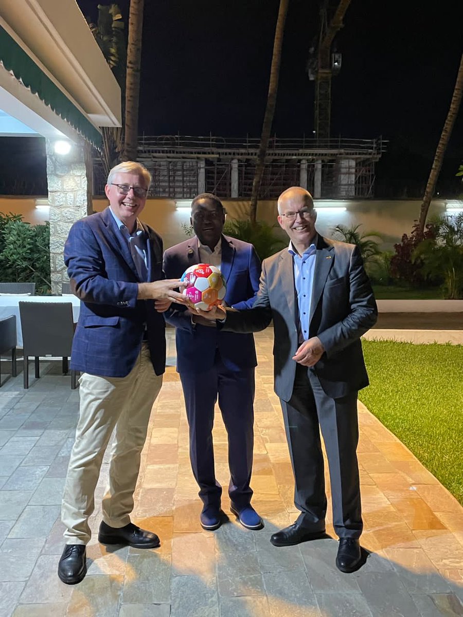 Importante mission du secteur privé allemand 🇩🇪 au Bénin 🇧🇯, organisée par  <a href="/ItpoG/">UNIDO ITPO Germany</a>, le Bureau de Promotion des #Investissements et de la #Technologie de l’<a href="/UNIDO/">UNIDO</a>. Focus sur les énergies renouvelables ➡️ gagnant-gagnant !
<a href="/gouvbenin/">Gouvernement du Bénin 🇧🇯</a> <a href="/WadagniRomuald/">Romuald Wadagni</a> <a href="/ApiexBenin/">APIEx Bénin</a> <a href="/actualites229/">Actualités229🇧🇯</a>