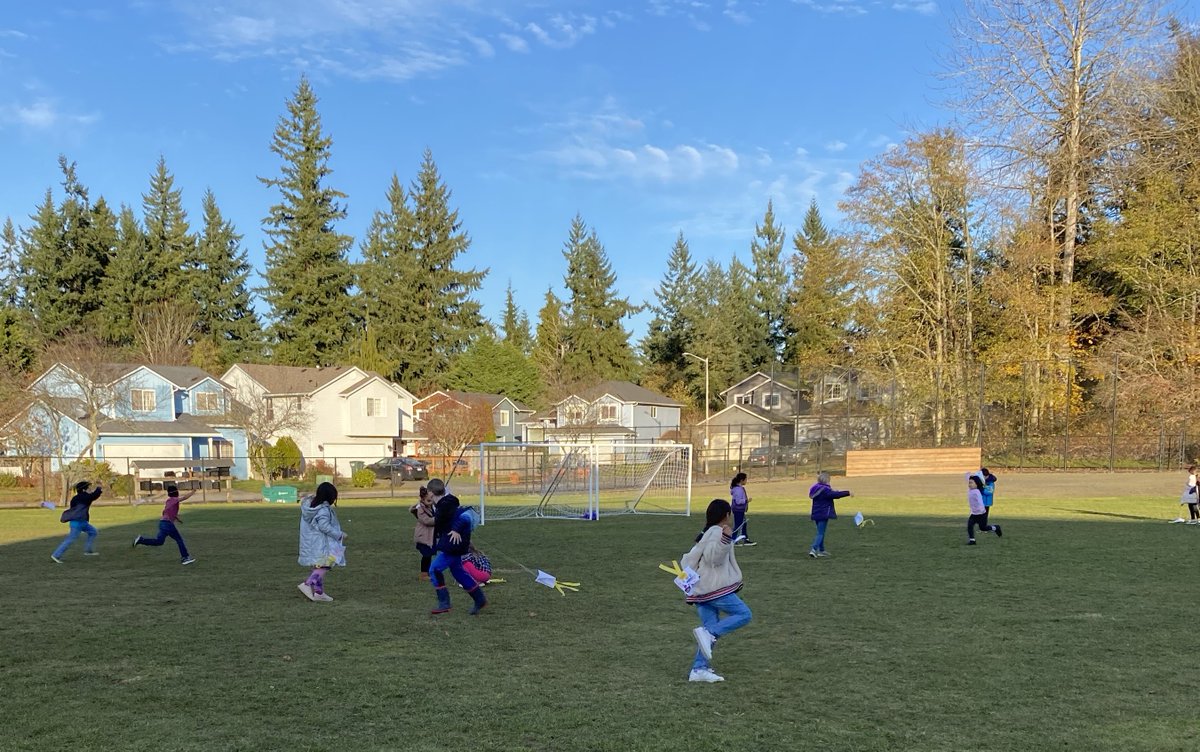 @EPS_ViewRidgeVikings (@eps_vre) on Twitter photo Our 2nd Grade students completed their science unit of Air & Weather by flying their kites. <a href="/EPS_VRE/">@EPS_ViewRidgeVikings</a> <a href="/EPS_Region2/">Dr. Pete Misner</a> <a href="/EverettSchools/">Everett Public Schools.WA</a> Our 2nd Grade students completed their science unit of Air & Weather by flying their kites. <a href="/EPS_VRE/">@EPS_ViewRidgeVikings</a> <a href="/EPS_Region2/">Dr. Pete Misner</a> <a href="/EverettSchools/">Everett Public Schools.WA</a>