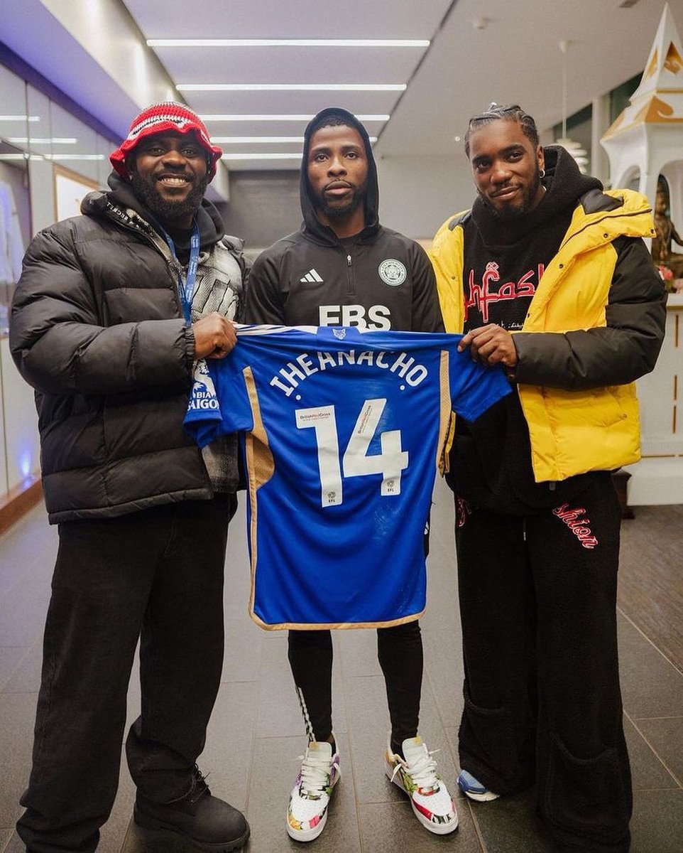 bouncenetworks's tweet photo. Naija Boyz! OdumoduBlvck x Kelechi Iheanacho x Teezee x Wilfred Ndidi link up
#odumodublvck #teezee #kelechiiheanacho #wilfredndidi #afrobeats https://t.co/IXk20Z1goh