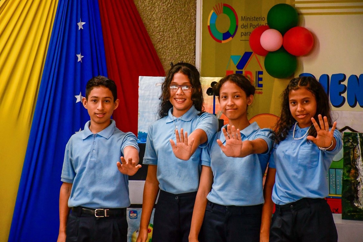 mineducacion_ve's tweet photo. ¡Protagonismo activo por la patria!

Desde la U.E. Maestro Aristóbulo celebramos el simulacro estudiantil en Venezuela que defiende nuestros derechos sobre el Esequibo.

¡Con el liderazgo del pdte. @NicolasMaduro decimos sí por nuestra dignidad nacional!

#SoyTeamEsequibo https://t.co/J25aHdyuXj