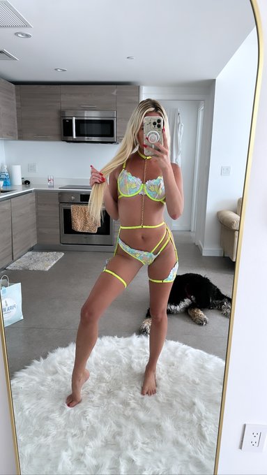 I need a hard f*cker and dry me out in bed 👅  https://t.co/1aDqvi04Jp https://t.co/zOFYw8TRzI<a href="/tag/model"class="tags"><span>#model</span></a><a href="/tag/onlyfanscreator"class="tags"><span>#onlyfanscreator</span></a>