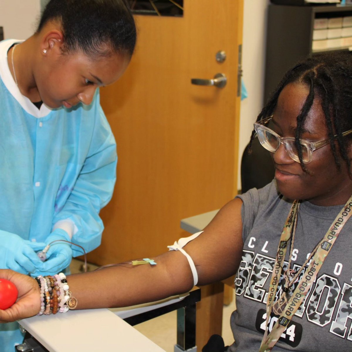 HSHPDallasISD's tweet photo. Med Lab 2 seniors are putting their phlebotomy skills into practice today, marking their first of 30 venipuncture sticks! The class that sticks together, sticks together! ππ©βπ¬π¨βπ¬ #MedLabSkills #PhlebotomyPractice #Teamwork https://t.co/y6e6MRfVDi