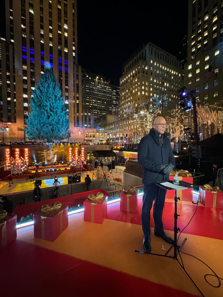 .@LesterHoltNBC out on the Plaza to close out tonight's broadcast! We've got a look at the family behind this year's Rockefeller Center Christmas Tree ahead of tonight's big event. Watch that story now on your local NBC station.