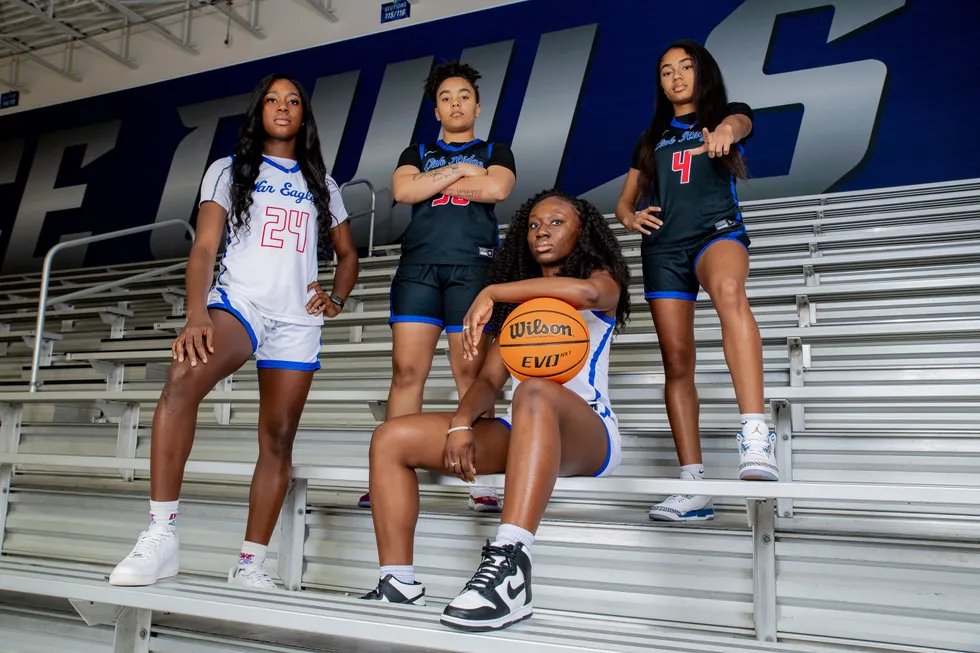 VYPE Preseason GBB Rankings🏀

BATTLE-READY: MVP Jones commands No. 11 Oak Ridge

The War Eagles are coming off a 25-8 year, which saw them reach the Area Round. Two starters return as they seek a seventh-straight trip to the playoffs in 2024.

READ:vype.com/Texas/Houston/…