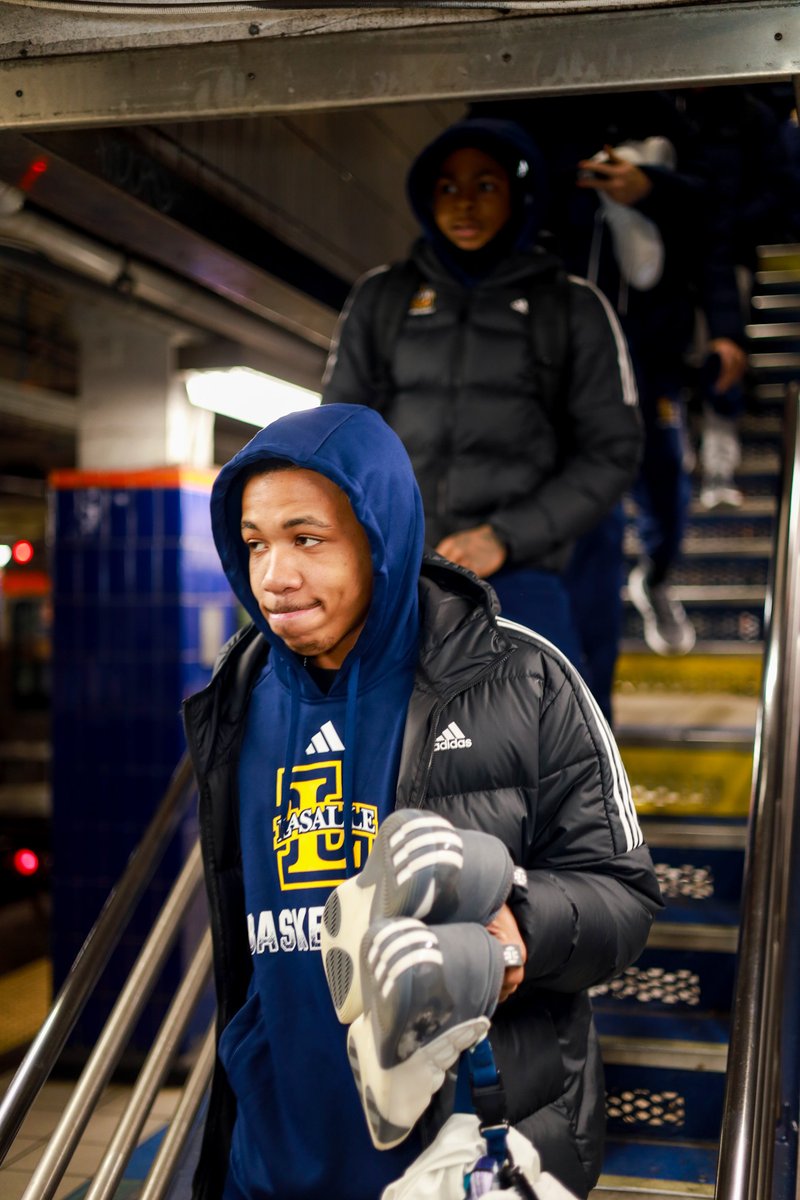 LaSalle_MBB's tweet photo. Road Trip, @SEPTAPHILLY Edition🚄

Special thanks to Transit Police who helped make our trip to Liacouras Center a smooth one.

#AuthentiCITY | #GoExplorers🔭 https://t.co/dDFRTH1V6H