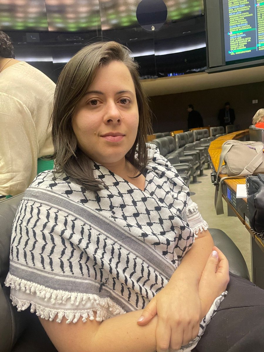 Hoje, 29/11, é o Dia Internacional de Solidariedade ao povo palestino. Pelo Brasil e ao redor do mundo ocorreram diversas manifestações de solidariedade ativa, contra o apartheid genocida e colonialista promovido por Israel.

Vim à Câmara vestindo um Keffiyeh, que além de ser um