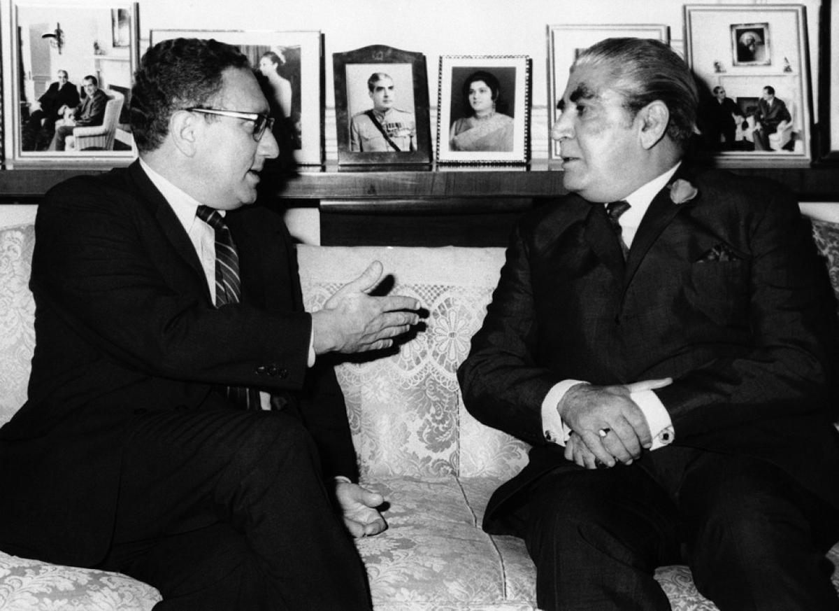 Henry #Kissinger is no more. What he allowed #Pakistan to do in 1971 in #Bangladesh will one day be recognized and remembered by. 3 million dead, 10 million rendered refugees, half a million women raped.