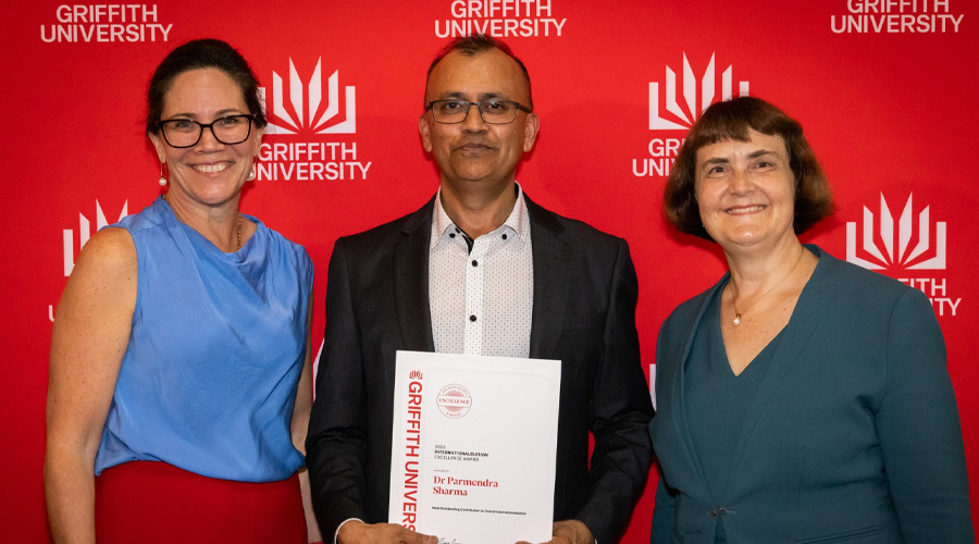 🎉 Congratulations to Parmendra Sharma for his 2023 VC #ExcellenceAward 🏆 for outstanding contribution to overall #internationalisation as convenor of the Pacific Island Centre for Development, Policy, and Research 👏🌏 @GriffithBiz Visit #PICDPR at: 👉 ow.ly/jiAH50QcmrR