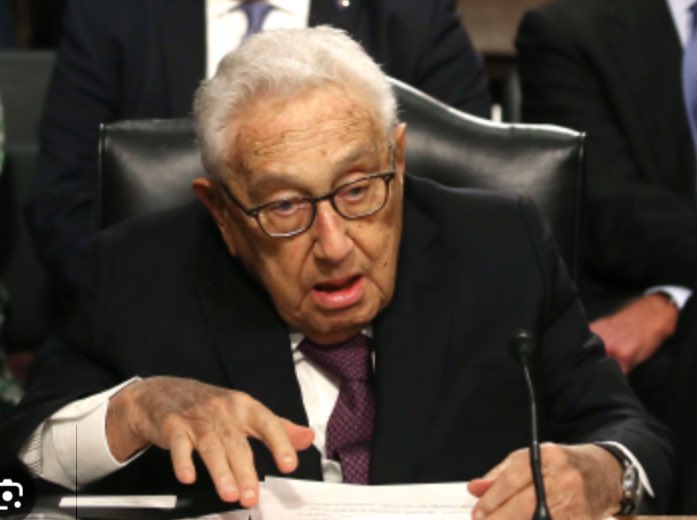 NWOdeathspiral's tweet image. NWO scumbags in politics and business all over the world are retrieving long-held sealed envelopes from under beds or office safes today. To finally learn the instructions for the final act.

#trilateralcommission 
#Kissinger