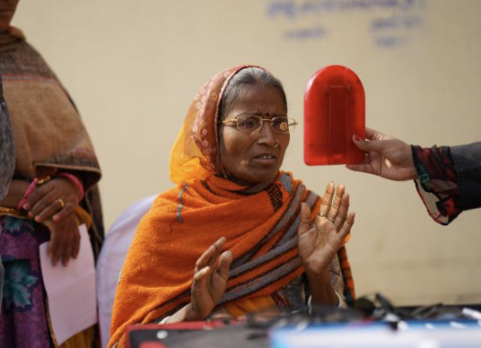 ZeissFLPage's tweet photo. Through its innovative healthcare technologies and global eye care community, ZEISS is helping to protect, preserve, and restore people's vision worldwide - even in remote or less privileged regions. https://t.co/Rkt8z2jbiY