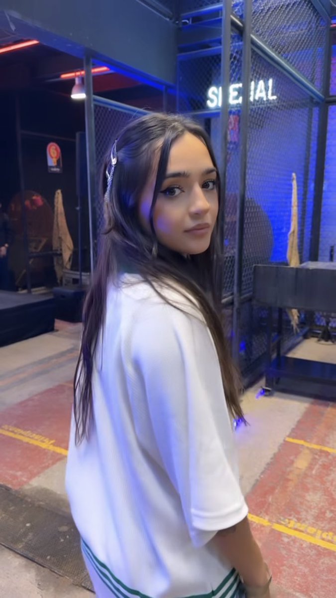 pocheIover's tweet photo. que bonita eres corazón mío 😭💗 https://t.co/7O6neR4Zof