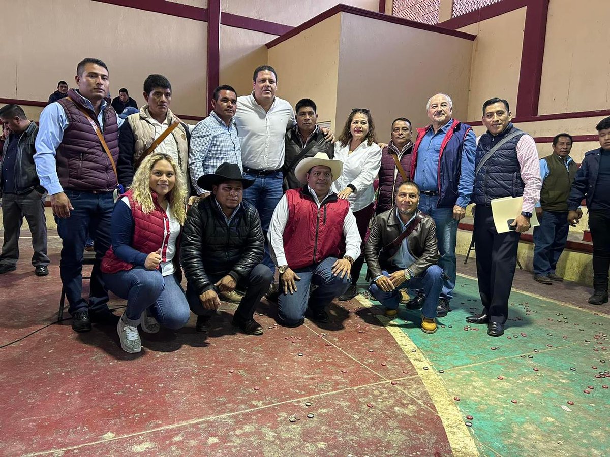LaREDChiapas's tweet photo. Un gusto poder acompañar a los amigos del gran Municipio de #SanJuanCancuc, quienes hoy mediante un plebiscito democrático por usos y costumbres designaron al nuevo Comité Municipal del #PRI. 

#SomosLaRED
#LaREDMasFuerte https://t.co/qdxx4otgjy