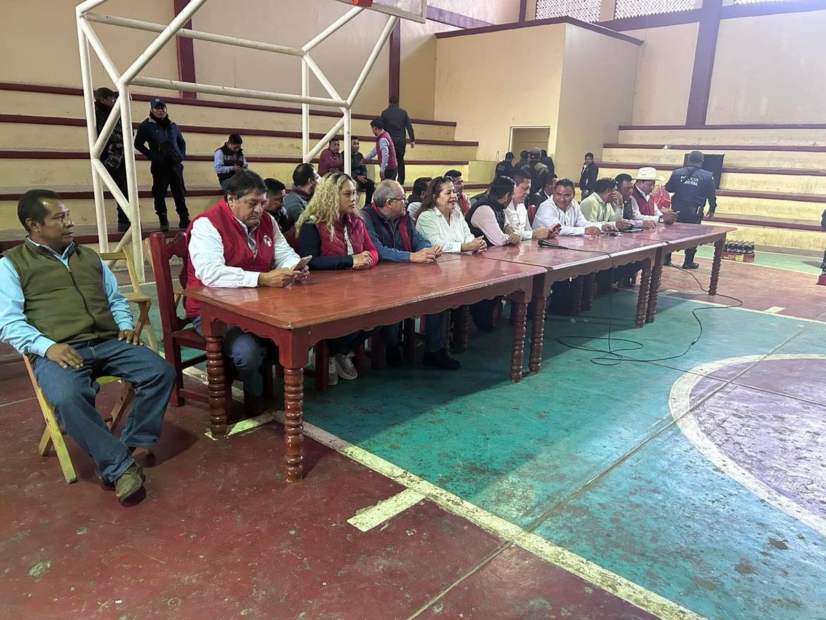 Un gusto poder acompañar a los amigos del gran Municipio de #SanJuanCancuc, quienes hoy mediante un plebiscito democrático por usos y costumbres designaron al nuevo Comité Municipal del #PRI. 

#SomosLaRED
#LaREDMasFuerte