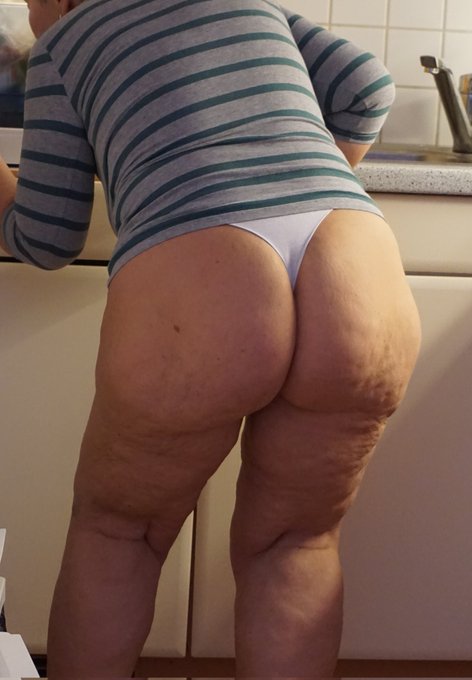 #ThongThursday https://t.co/zBPmYgG2sT<a href="/tag/thongthursday"class="tags">#ThongThursday</a>
