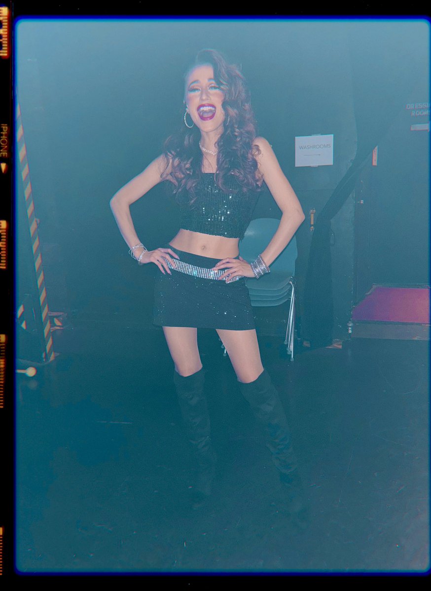 ZeniaMarshall's tweet photo. Rock N Roll 🪨🤘 

#Backstage #rocknroll #singer #theatreshow #tinaturner #tributeshow #rockconcert #familyband https://t.co/heP5OObgrO