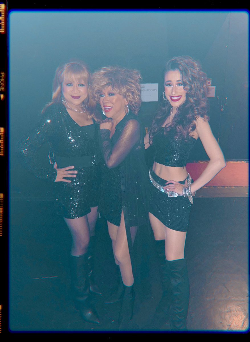 Rock N Roll 🪨🤘 

#Backstage #rocknroll #singer #theatreshow #tinaturner #tributeshow #rockconcert #familyband