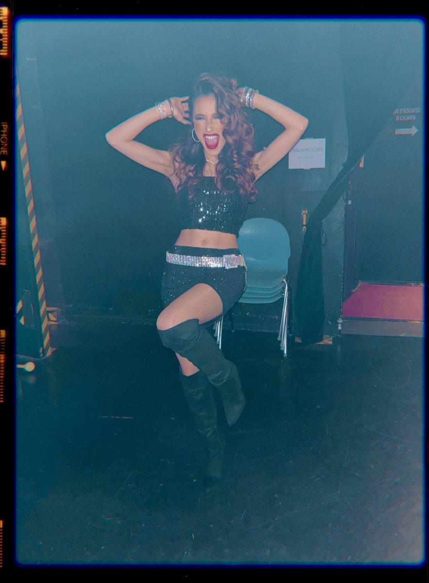 ZeniaMarshall's tweet photo. Rock N Roll 🪨🤘 

#Backstage #rocknroll #singer #theatreshow #tinaturner #tributeshow #rockconcert #familyband https://t.co/heP5OObgrO