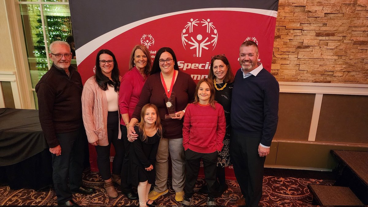 koreilly1957's tweet photo. Tonight, my first born @D54CoachKelly   was presented with the HERO Award from Special Olympics  Illinois for her dedication to the organization and all its amazing athletes. She has a heart of gold, and I am honored to be her mom! https://t.co/6YR8XE8tb1