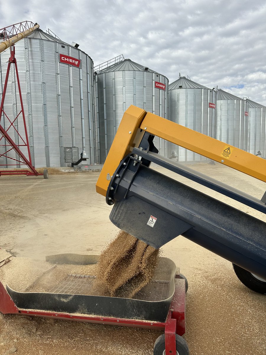 NationalAg3's tweet photo. National Ag 1600 Electric Drive Over at work at Brad Johnston Quandialla. https://t.co/90AzNEX7QH