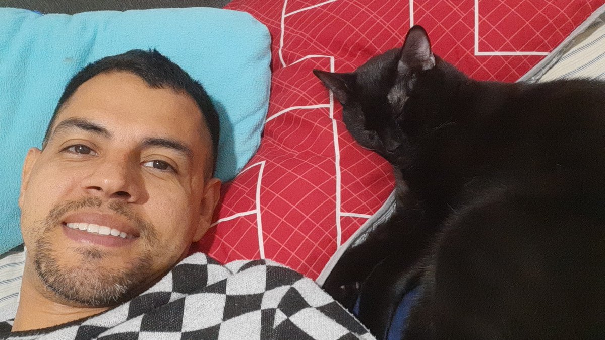 anjipo's tweet photo. Hoy duermo con un negro. #hptaquerico https://t.co/pfKu3xacBj