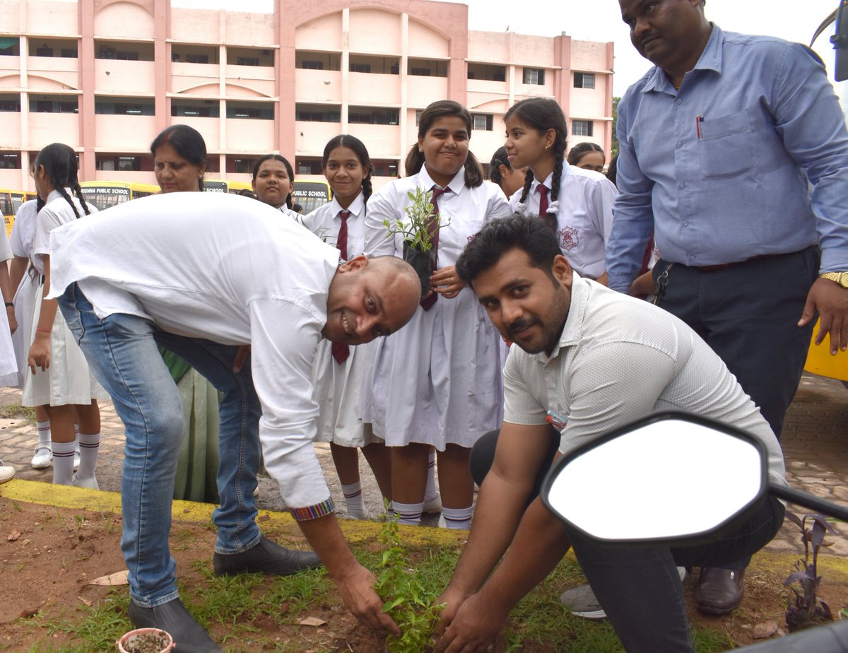KrishnaPublicS4's tweet photo. Meri Maati Mera Desh
#KrishnaPublicSchoolKoniBilaspurStudents Krishan Public School, Koni, Bilaspur
@MMMD_2023
@manojsinha812
@NSSRDBhopal
@NssChhattisgarh
@ashokshrotinss
@_NSSIndia
@YASMinistry
@PMOIndia
@PIBRaipur https://t.co/VjyIJkdWMw