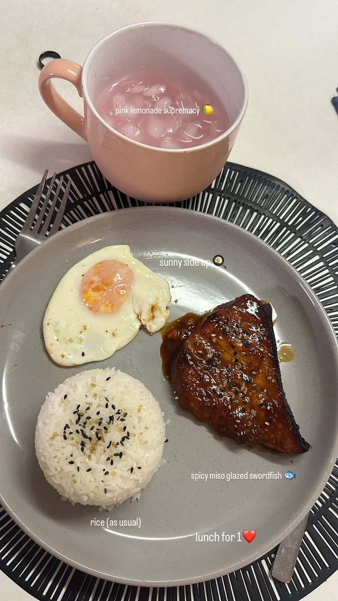 _airilnaim's tweet photo. just gonna put it here, what ive been cooking for the past 2 days https://t.co/ByEwZd8Erl