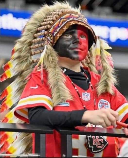ElliotG77's tweet photo. Magnificent photo of the Kansas City Chief kid 👏 #KansasCityChiefs https://t.co/a3UcSVKY7O