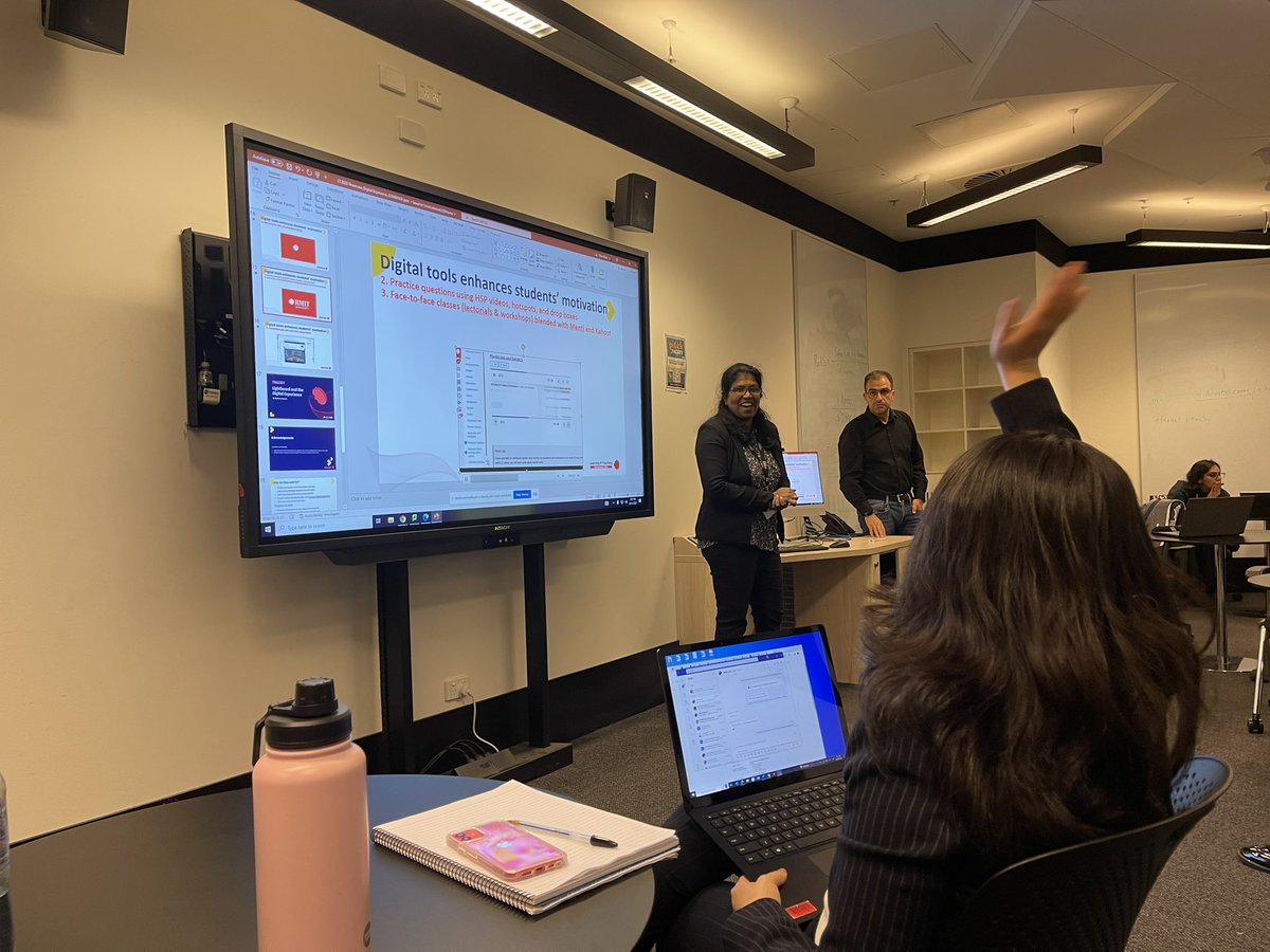 Obviously lots of interest in the growing our digital experiences … thankyou presenters <a href="/drjulialow/">Dr Julia Low</a> <a href="/JingyeTl/">JingyeTL</a> @julianantonipillai <a href="/MatthewMarino5/">Matthew Marino</a> 

#stemltshowcase2023