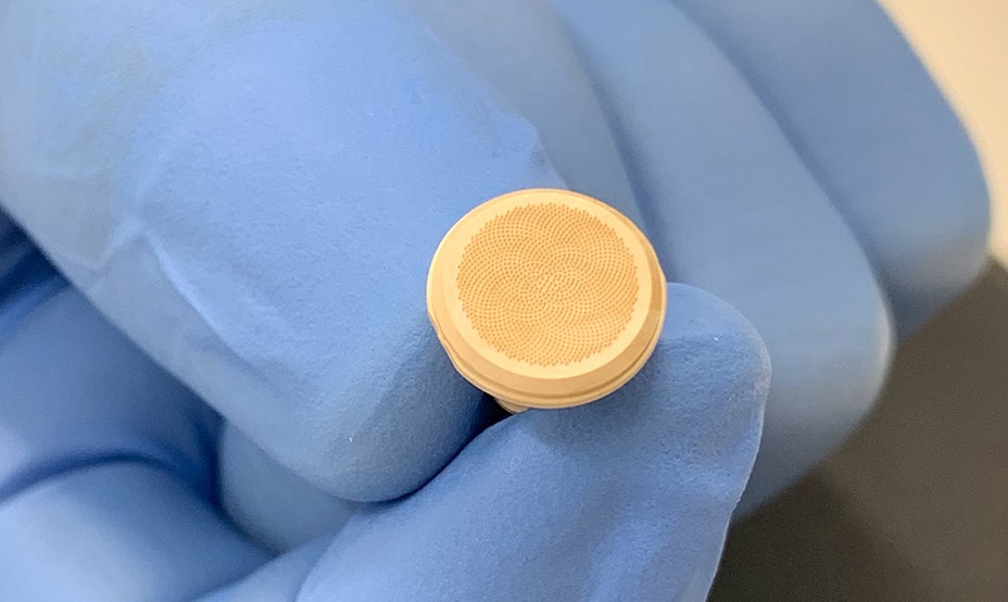 Needle-free protection from the mosquito-borne Zika virus is under development. A #UQ-developed #Vaxxas microprojection patch has delivered a @UniofAdelaide vaccine to evoke a response 270 per cent higher than syringe delivery. Read more: uq.au/7eh @UQscience