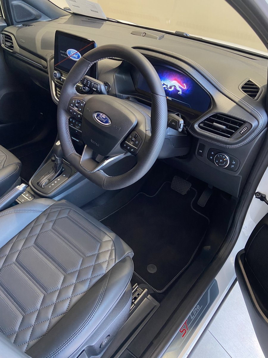 JosiahThobejane's tweet photo. If you have been around my TL you would know I personally advocated for this car to make its way to Mzansi 🇿🇦😂

Finally I am jetting off to Cape Town to officially launch the @FordSouthAfrica Puma 🕺🕺

#GetCurious #PumaTitanium #PumaSTLineVignale https://t.co/yTlIE8eBCo