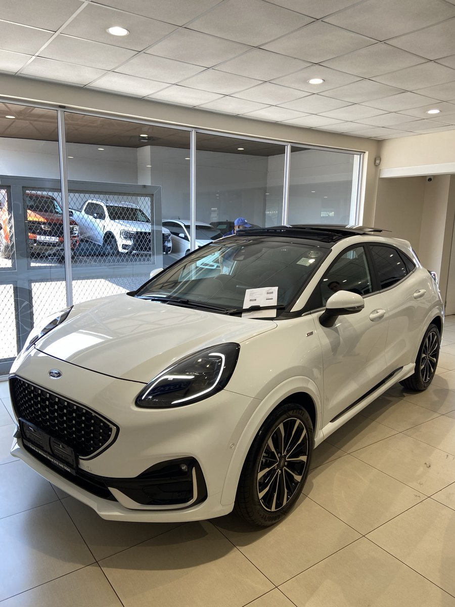 JosiahThobejane's tweet photo. If you have been around my TL you would know I personally advocated for this car to make its way to Mzansi 🇿🇦😂

Finally I am jetting off to Cape Town to officially launch the @FordSouthAfrica Puma 🕺🕺

#GetCurious #PumaTitanium #PumaSTLineVignale https://t.co/yTlIE8eBCo