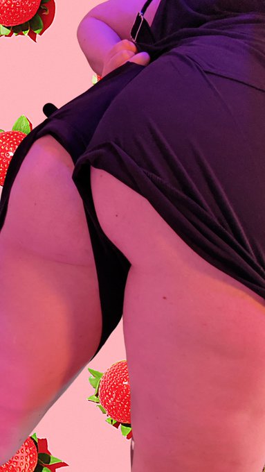 🍓Get ready to be ensnared in the sweetest trap  🌀My hypnotic allure is as fresh and irresistible as a