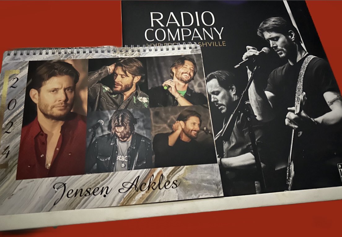 KarynSPN's tweet photo. ✳️ Y’all! My Jensen calendar from 3saPhotography, and my Radio Company Live From Nashville album are spectacular! Love them both so much! #JensenAckles #SteveCarlson #RadioCo #3saPhotography #2024Calendar #AcklesNation https://t.co/v3zh1Dvz1F