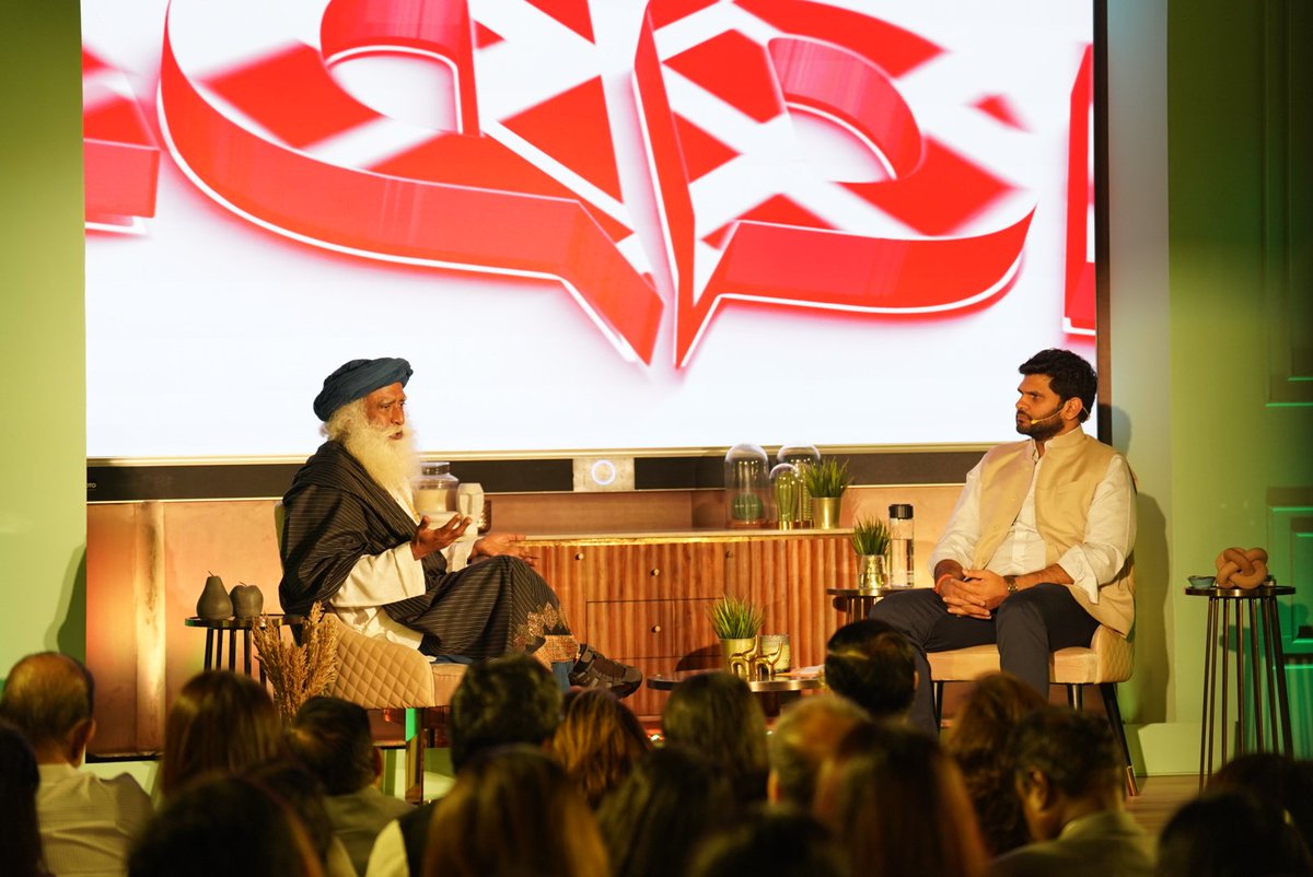 SadhguruJV's tweet photo. I do not take sides in war because war is wrong. It is not a question of who is wrong. We are using technological power to decimate each other; that is wrong. -Sg #ExpressAdda @anantgoenka @IndianExpress https://t.co/daEKXVwMdL