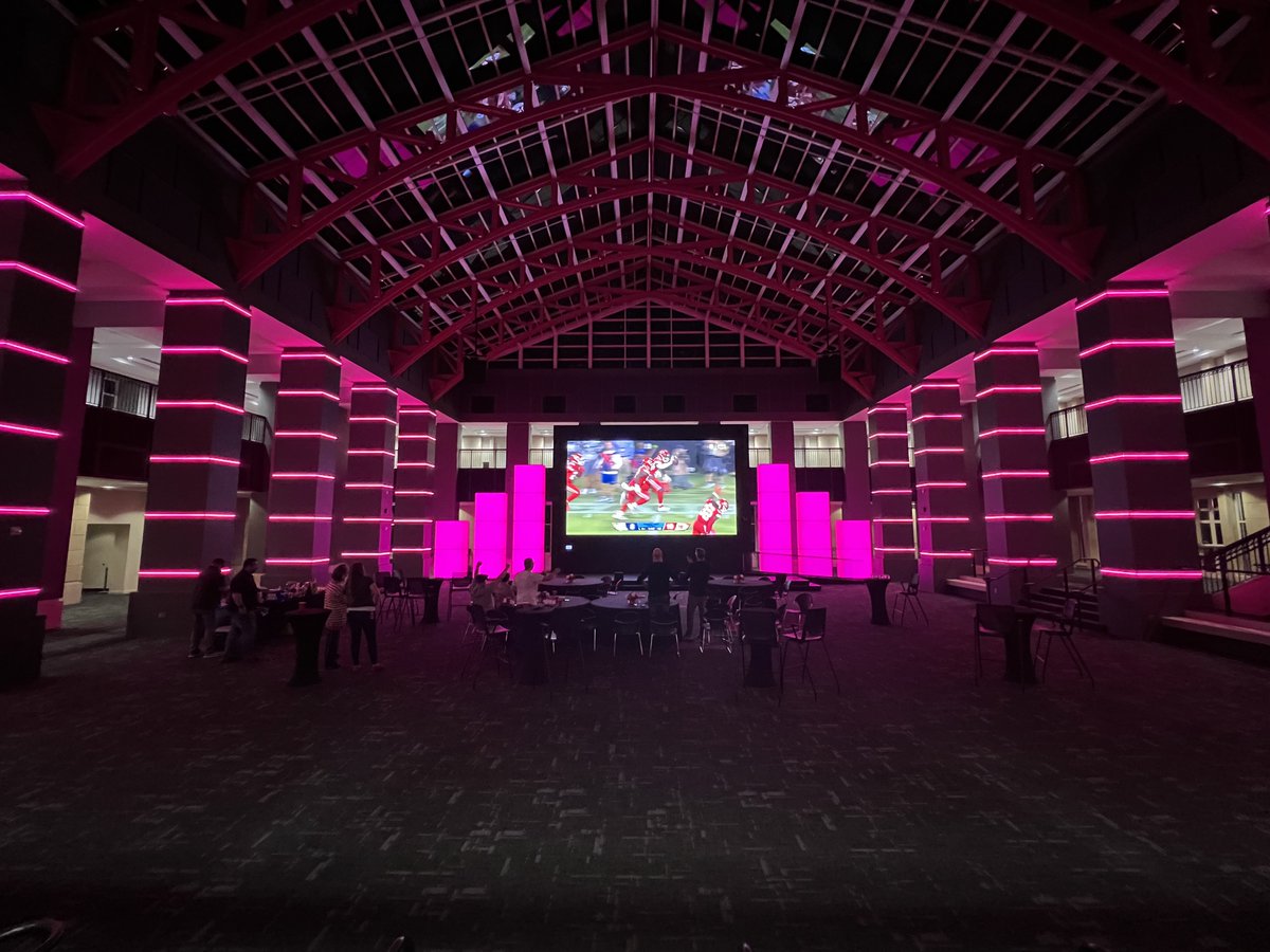 Darcey_Estes's tweet image. The Winter Garden at @TMobile Overland Park is renovated w/ branding, acoustics, lighting, sound system, and the LARGEST indoor Planar Video wall in the US! Now taking reservations for your all-hands meetings, holiday parties, trainings, and team events. #WorkplaceExperience