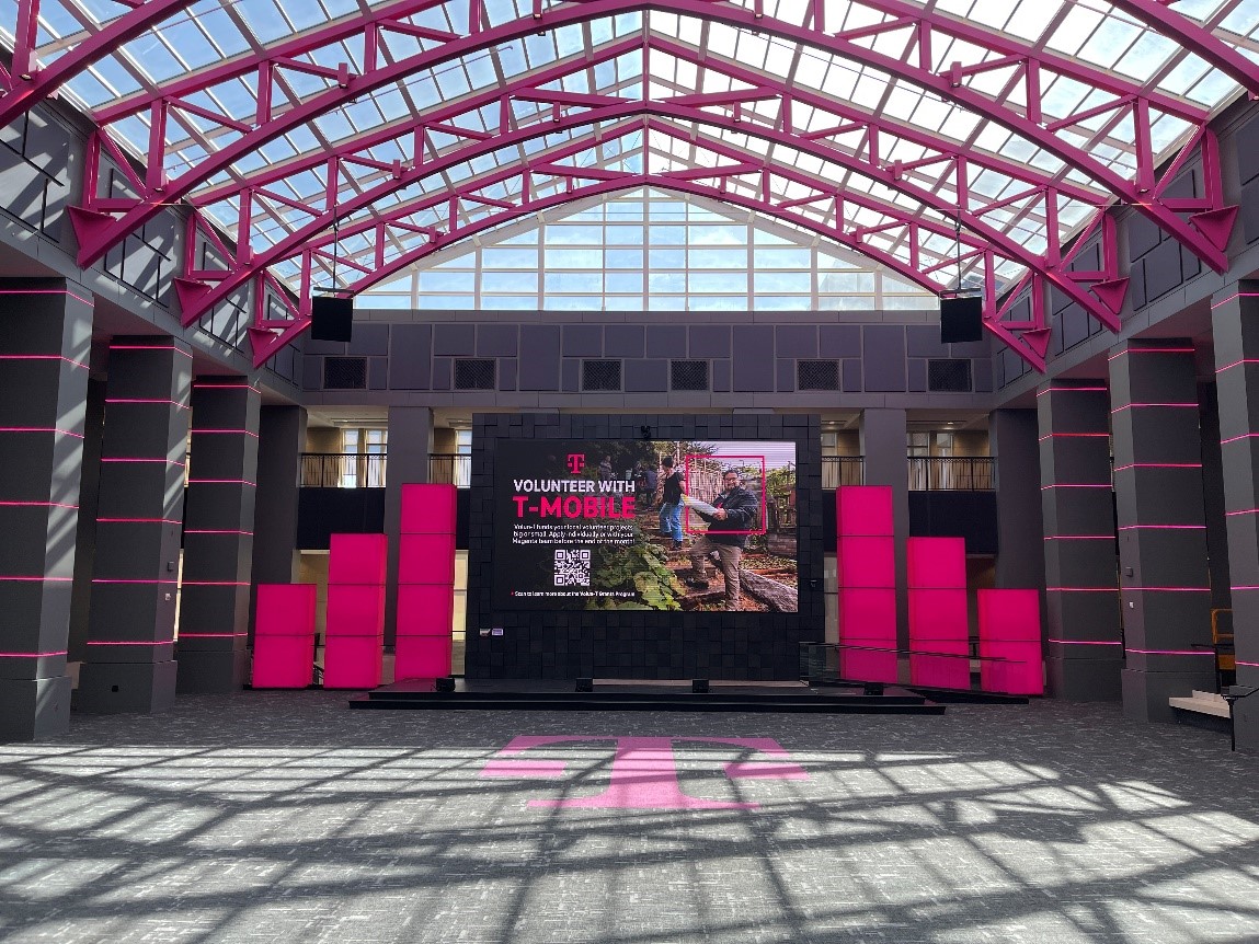 Darcey_Estes's tweet image. The Winter Garden at @TMobile Overland Park is renovated w/ branding, acoustics, lighting, sound system, and the LARGEST indoor Planar Video wall in the US! Now taking reservations for your all-hands meetings, holiday parties, trainings, and team events. #WorkplaceExperience