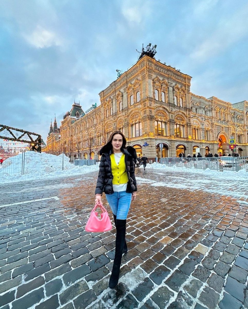 travelekaterina's tweet photo. Shandy Aulia 💅 Menikmati perjalanannya ke Moscow dan Saint Petersburg 🧸🪆🇷🇺...

#trip #russiatrip #ekaterinatourtravel https://t.co/qwbJloPr7M