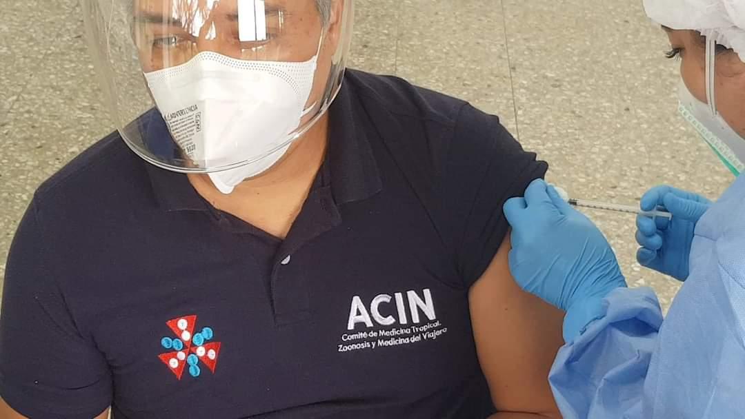 DrAJRodriguezM's tweet photo. Hoy más que nunca agradezco al MinSalud que en 2021 nos permitió recibir vacunas eficaces, seguras y efectivas, probadas en múltiples estudios publicados en las revistas médicas científicas más importantes y exigentes del mundo! Las vacunas salvan vidas!!! @acinnacional @SLAMVI https://t.co/P7E1pDOhcB